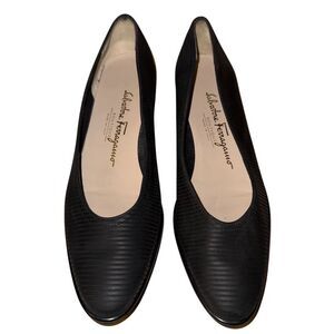 Salvatore Ferragamo‎ Women's Black Textured Flats Size 8 Narrow Casual